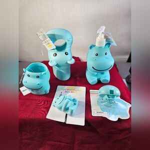 One Count Rubber Made Bathroom Set Of 5pcs Blue Colors NWT See Pictures